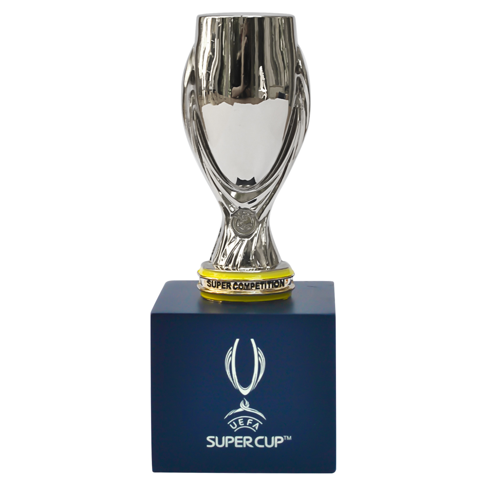 Uefa cup. Суперкубок УЕФА трофей. Трофей Кубок кубков УЕФА. Суперкубок УЕФА трофей 2021. 2023 UEFA super Cup.